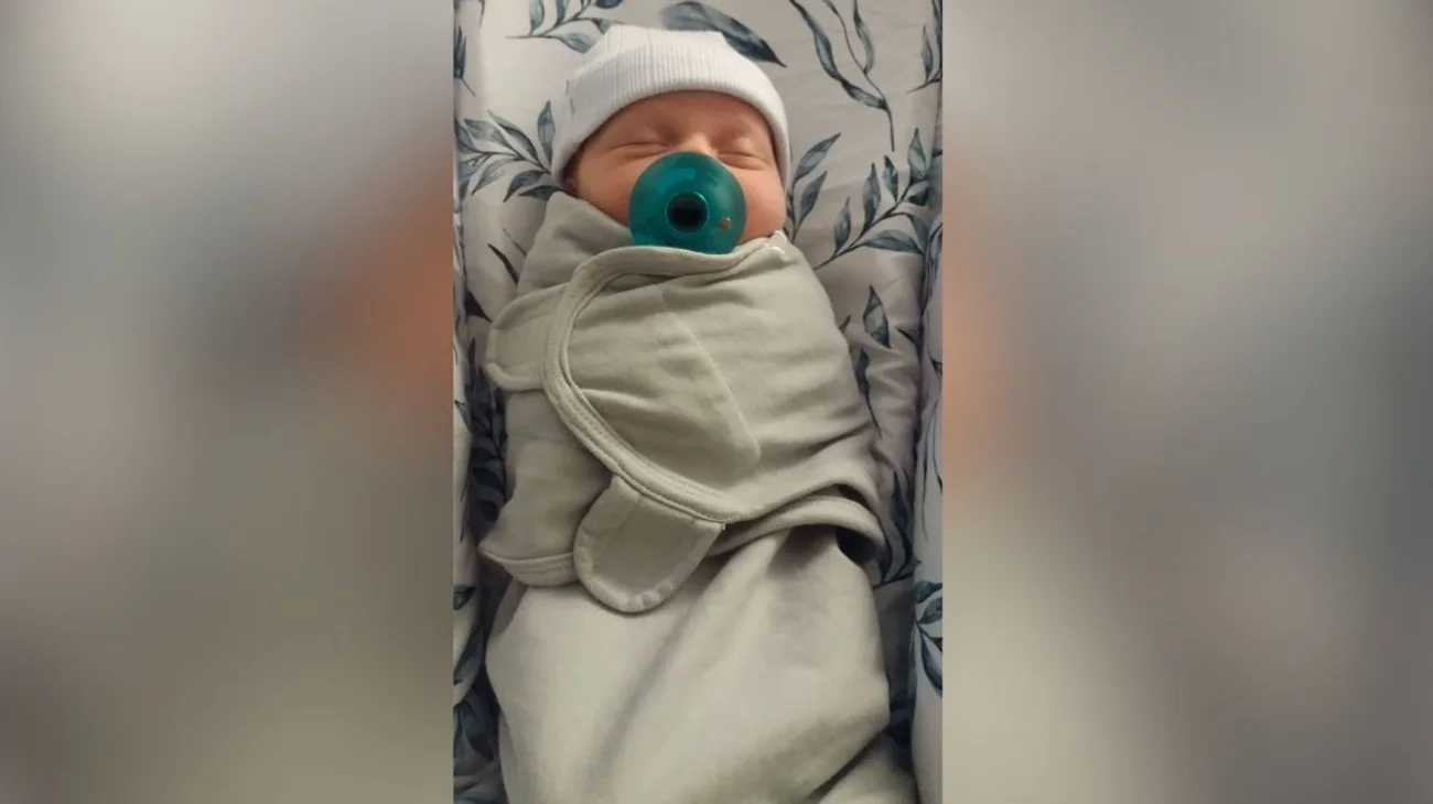 Nace el bebé 'más viejo del mundo' de embrión congelado en 1994