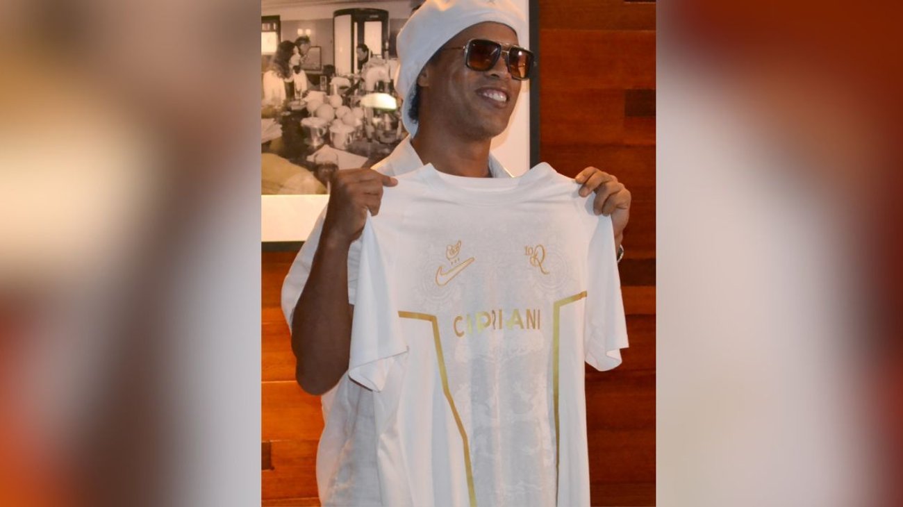 Ronaldinho regresa al fútbol profesional, con el Ravenna italiano