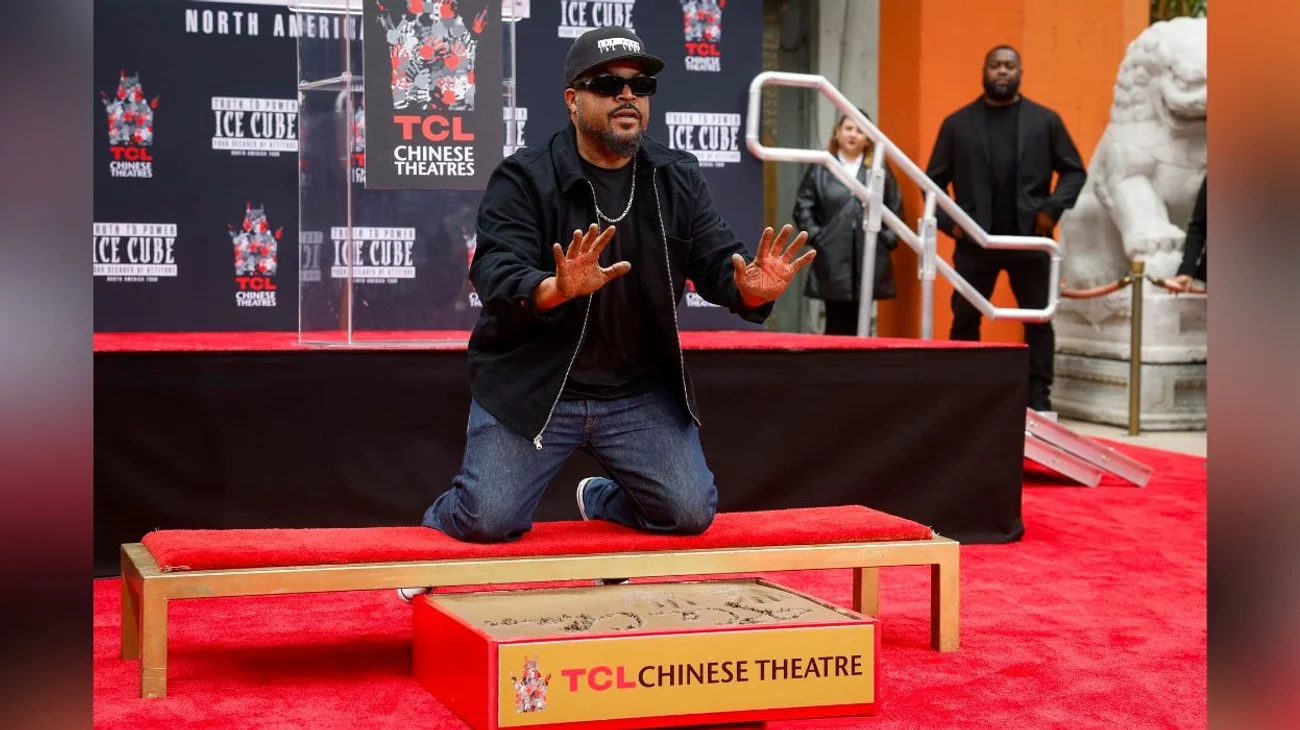 Inmortaliza Ice Cube sus manos en Hollywood; regresa a escenarios