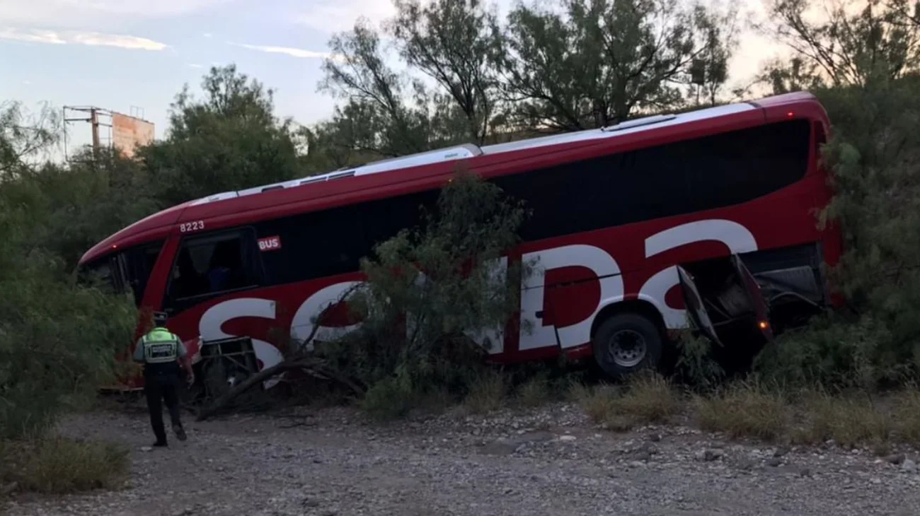 Identifican a lesionados y chófer en accidente de autobús