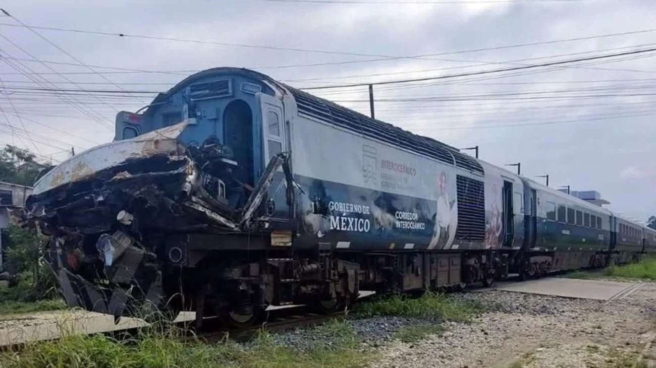 Impacta Tren Interoceánico a tráiler en cruce de Chiapas