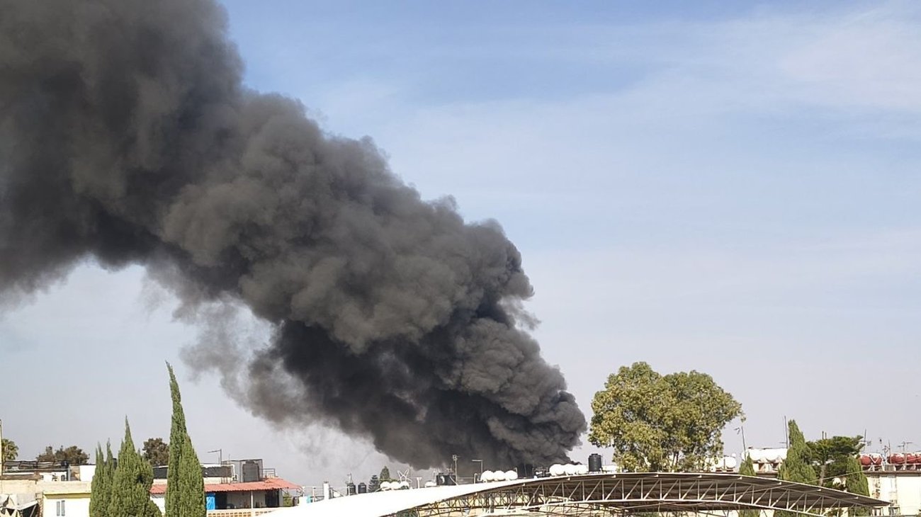 Incendio_fabrica_pintura_moviliza_Estado_Mexico_fd01067d80