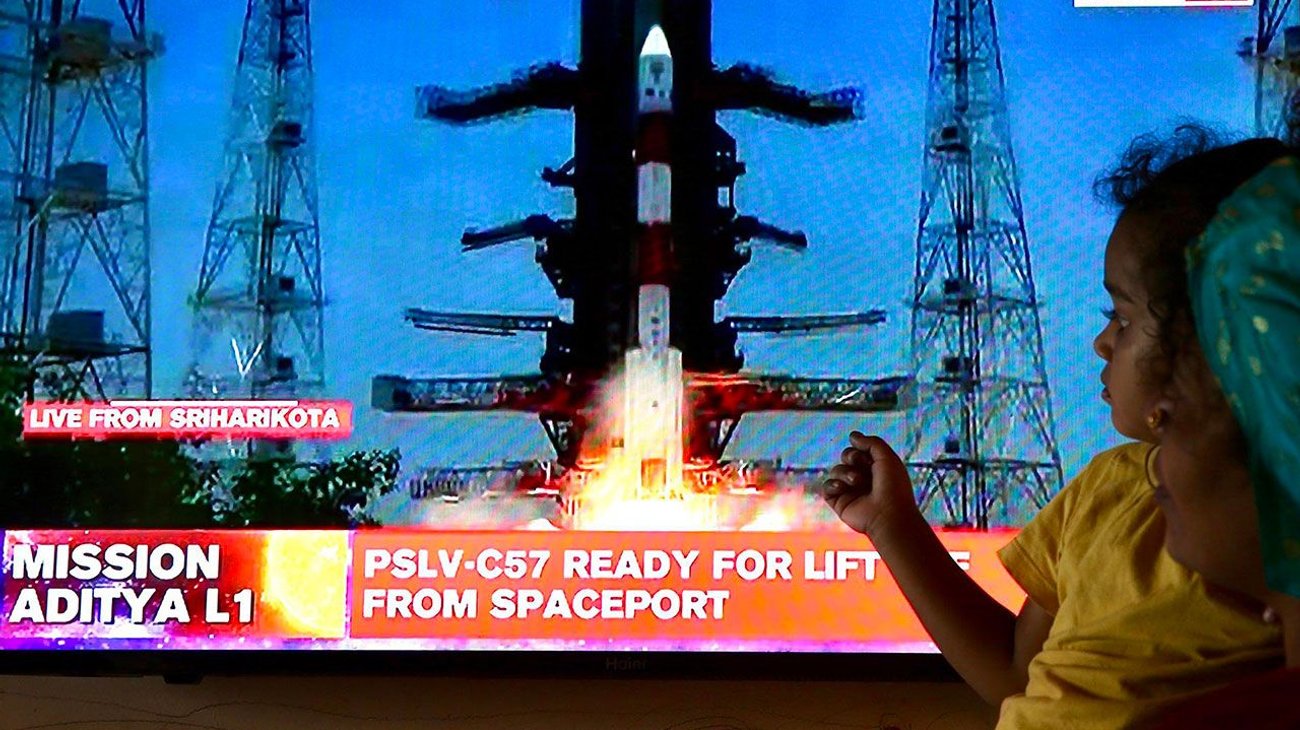 India lanza con éxito su primera misión para estudiar el Sol