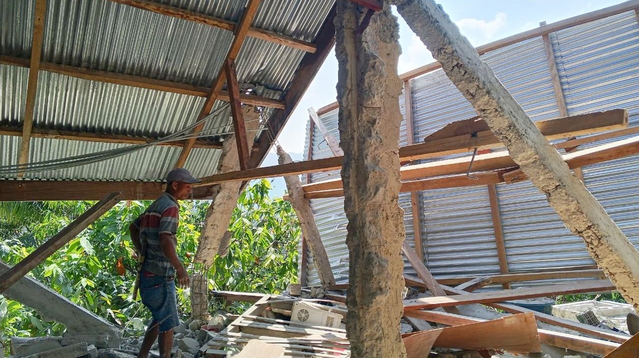 Terremoto de 7.7 deja cerca de 50 muertos en Indonesia