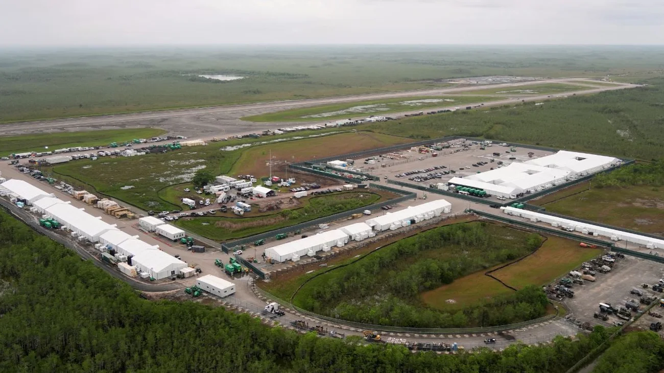 Inician_vuelos_de_deportacion_desde_Alcatraz_de_los_Caimanes_31c42668c4