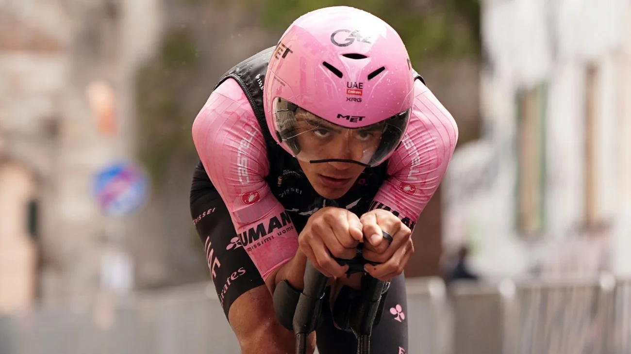 Isaac_Del_Toro_sigue_lider_del_Giro_tras_ganar_etapa_12_16dd8283b3