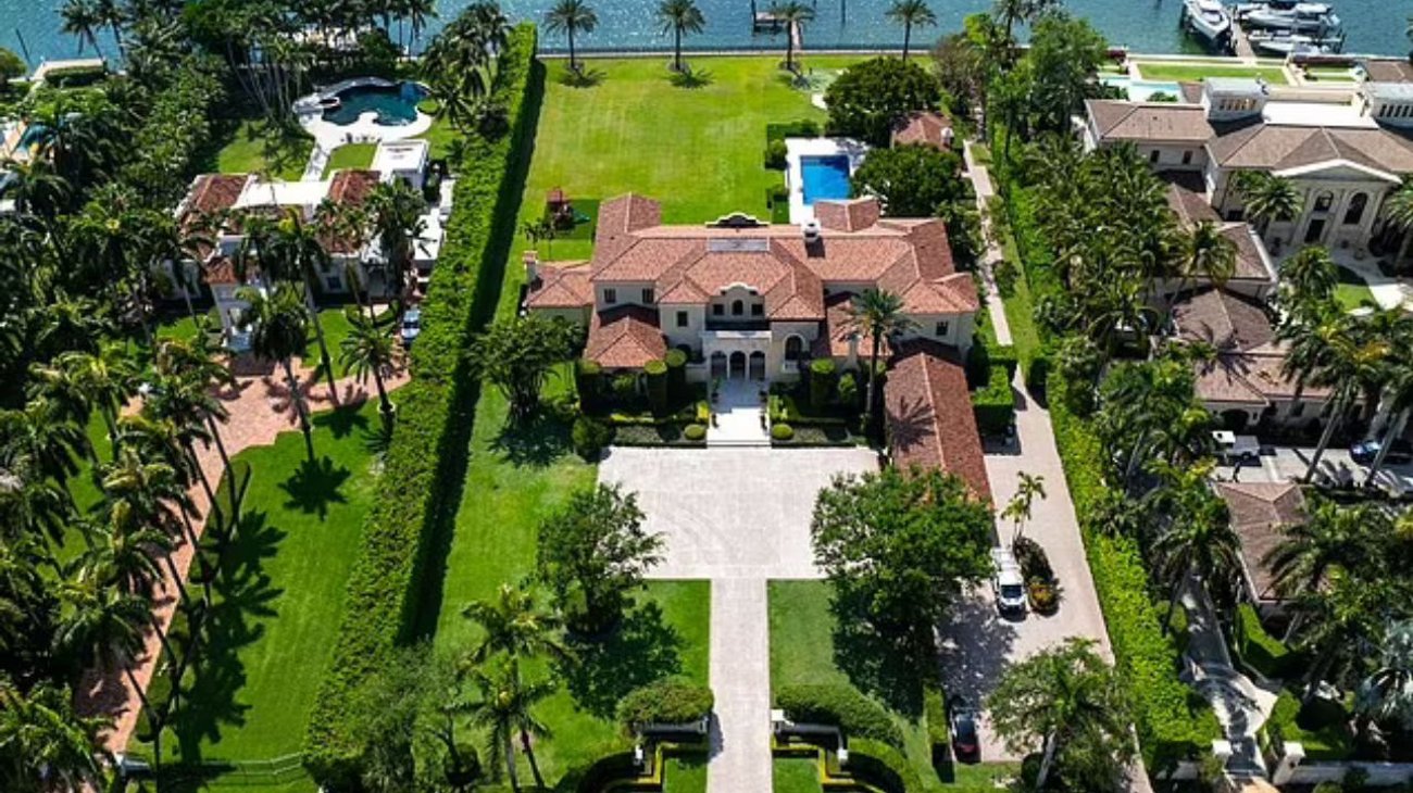 Jeff Bezos compra mansión por 90 millones en exclusiva isla