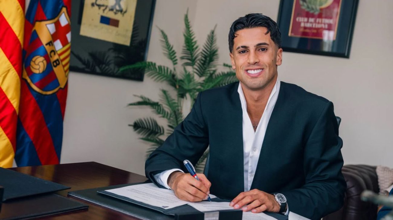 Barcelona hace oficial el fichaje de Joao Cancelo hasta 2029