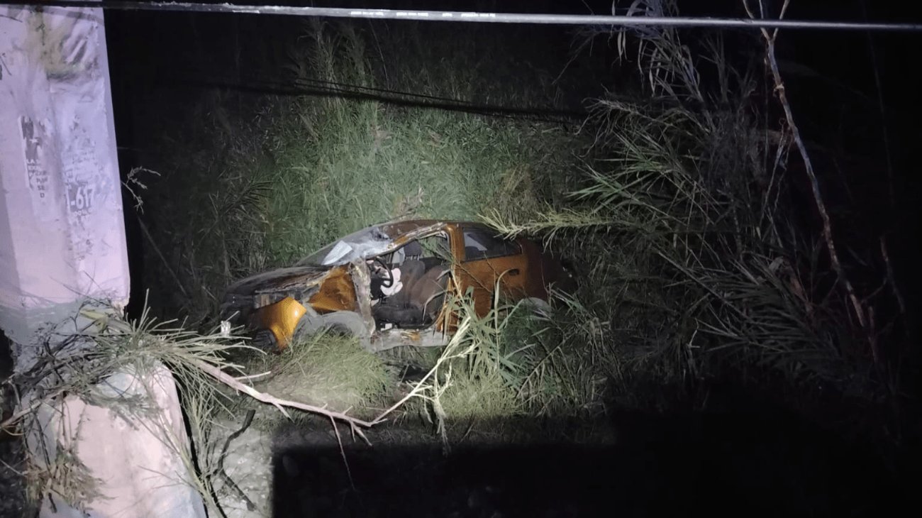 Joven lesionado tras volcarse sobre avenida Miguel Alemán