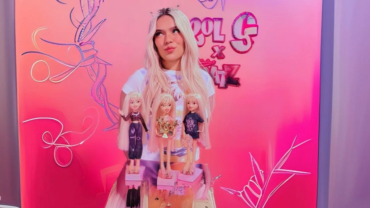Karol G es la primera artista con su propia 'Bratz'