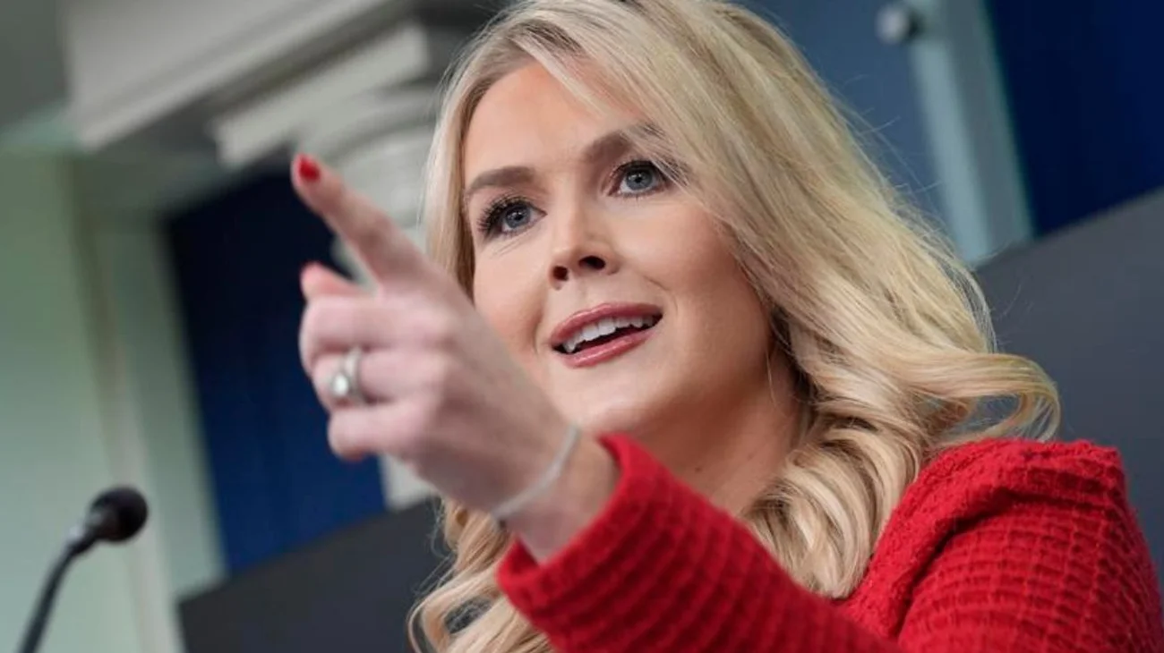 Gobierno de EUA tacha de 'irónicas' críticas de Bad Bunny al ICE