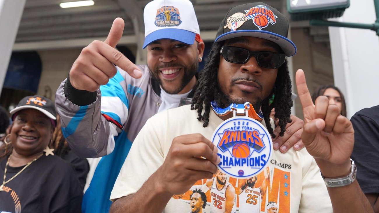 Manhattan se tiñe de naranja y azul en desfile de los Knicks