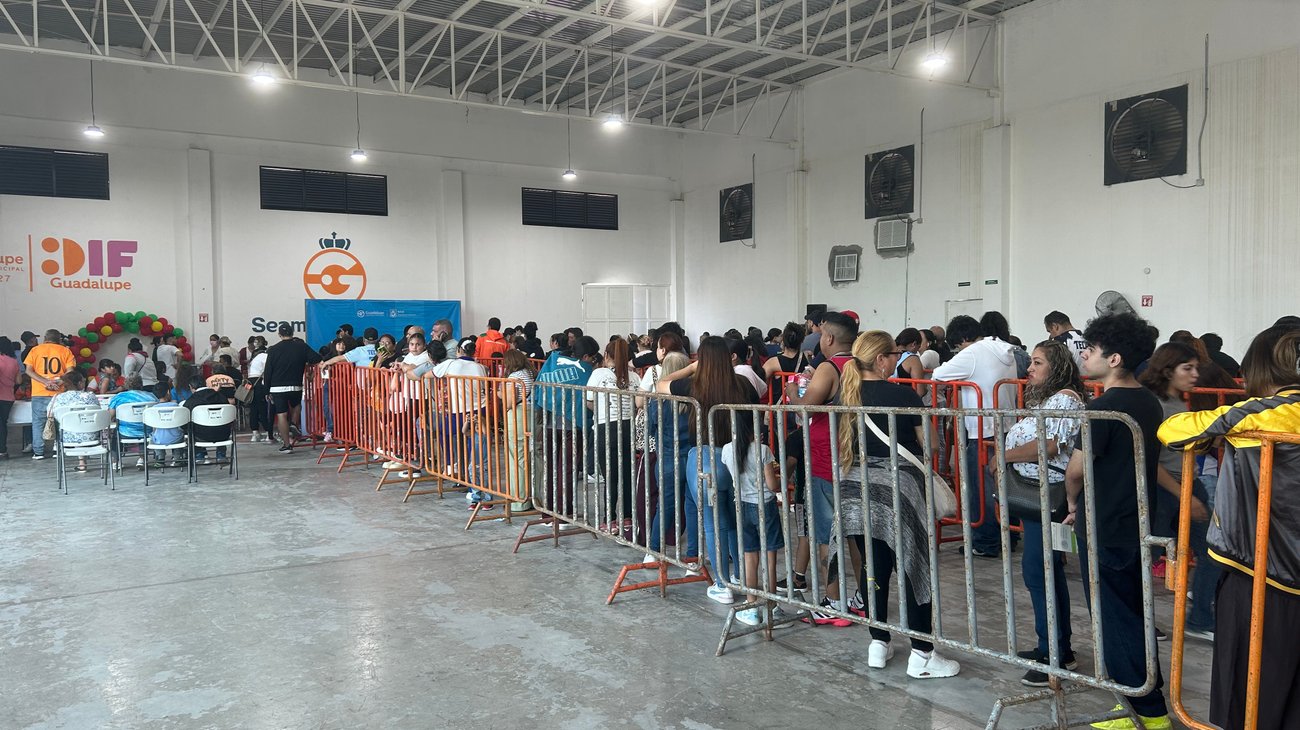 Registran largas filas por jornada de vacunación en Guadalupe