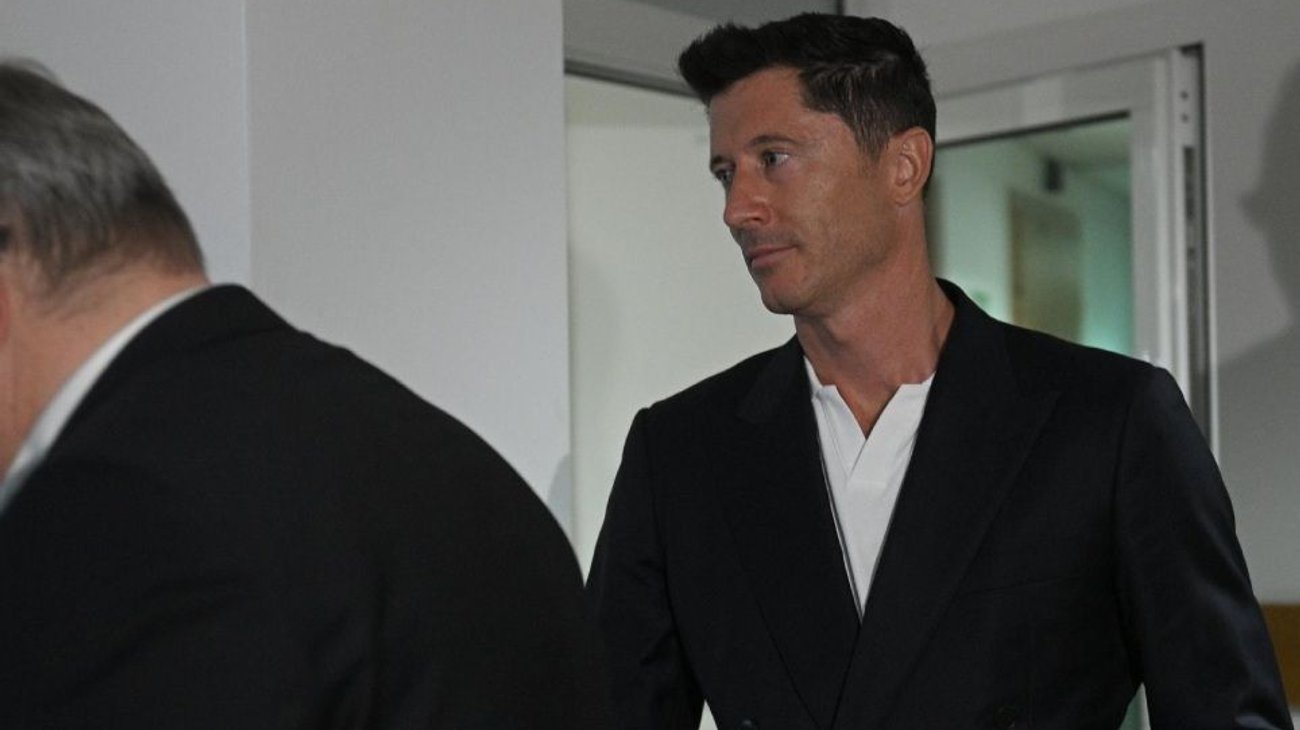 Lewandowski gana juicio contra exagente por acusaciones mafiosas