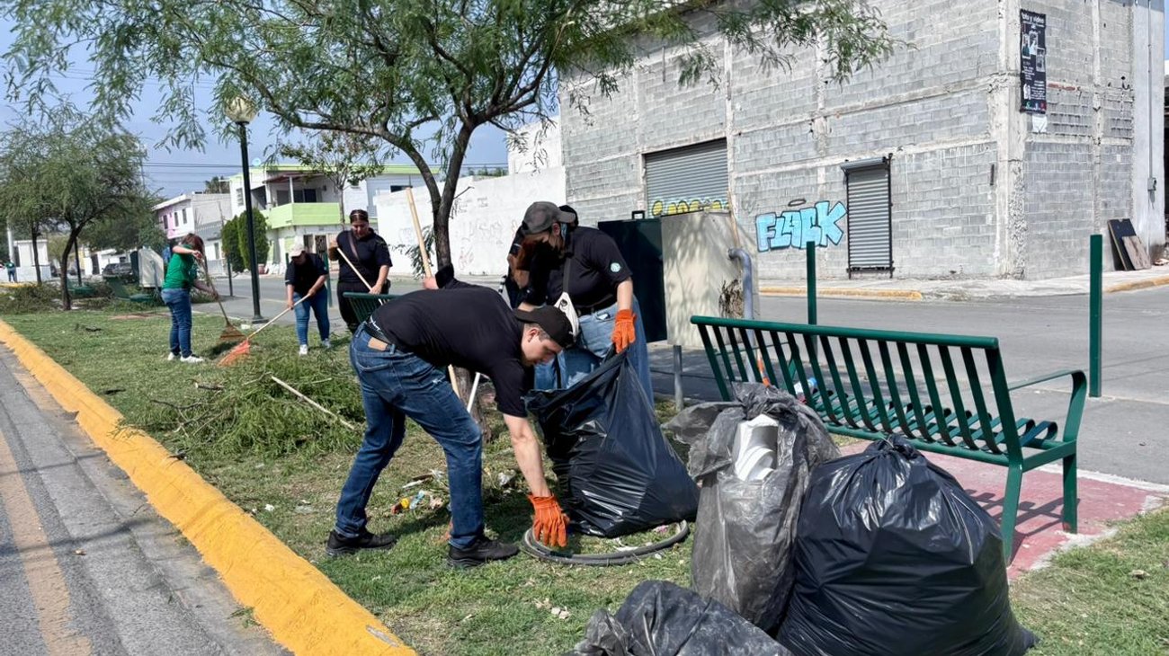 Retiran más de ocho toneladas de basura en calles de Monterrey