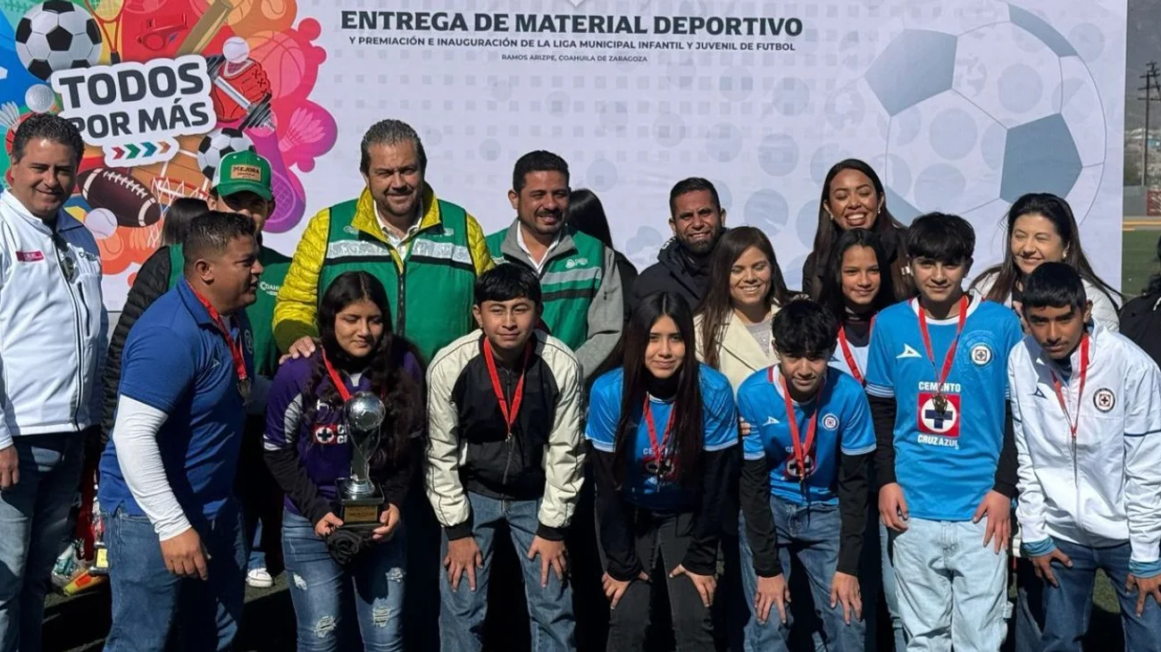 Entregan material deportivo para liga de fútbol en Ramos Arizpe