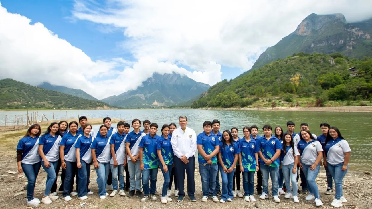 Lleva UANL educación media superior a Sierra de Santiago