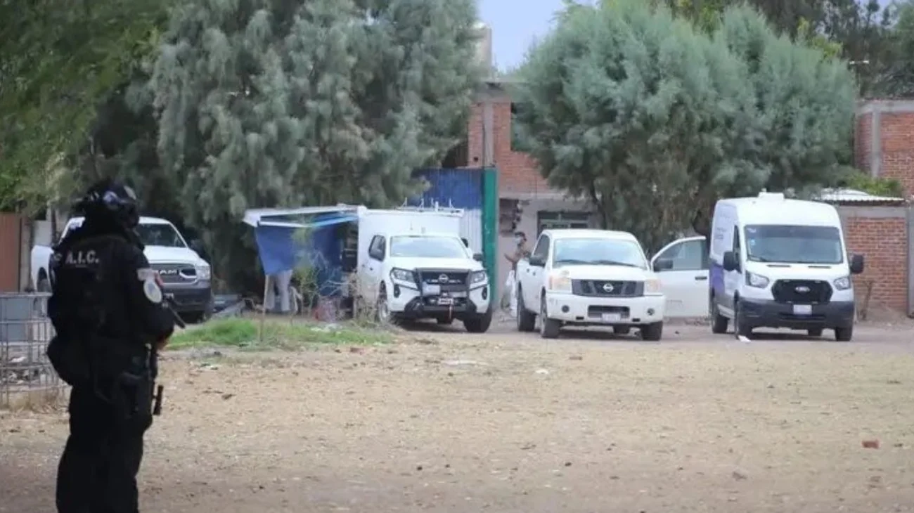 Localizan 16 cuerpos frente a chancha de fútbol en Irapuato