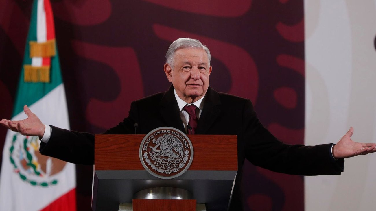 López Obrador admite el hackeo a más de 300 periodistas