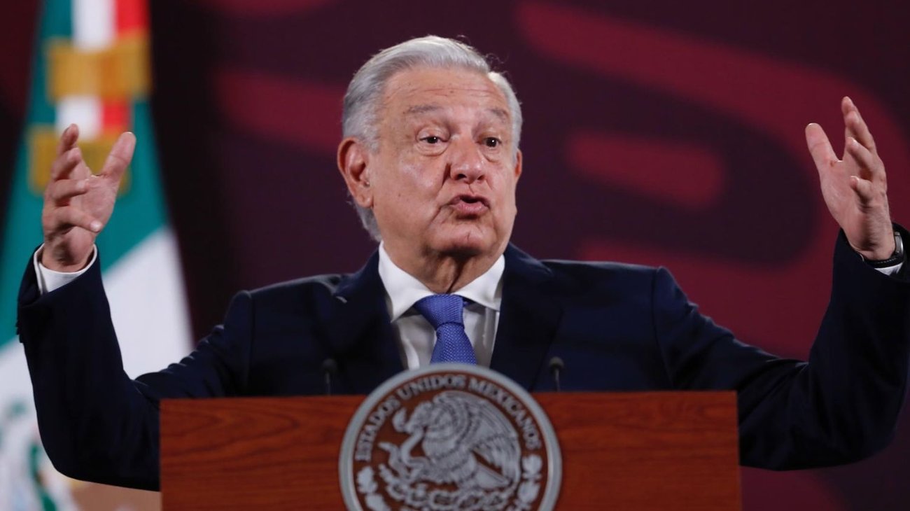 AMLO blindará Palacio Nacional por marchas normalistas