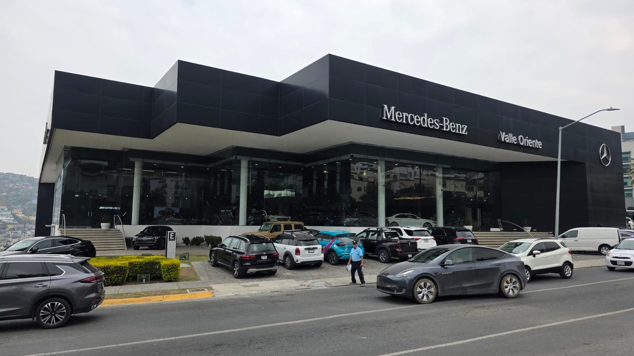 Mercedes-Benz prestará autos a afectados por crisis de autopartes