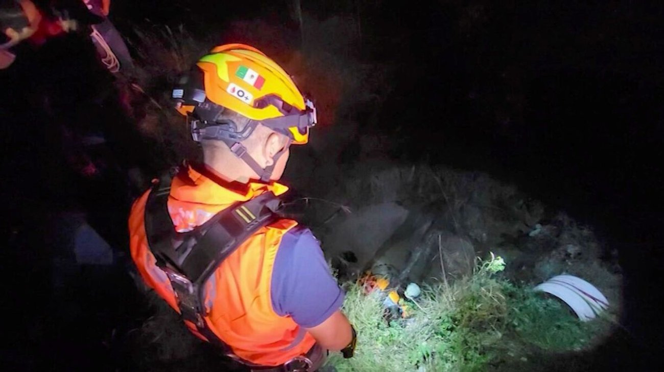 Mujer resulta lesionada tras caer en un pozo en General Terán