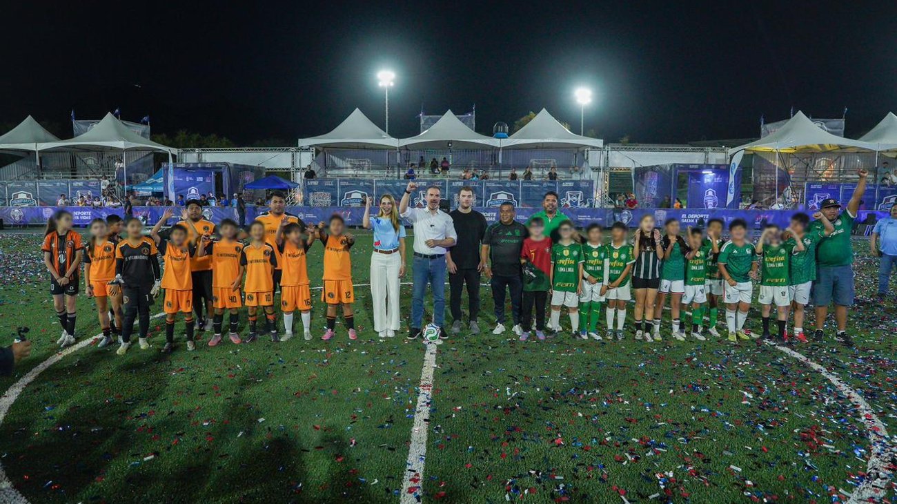 Inaugura Adrián de la Garza finales del 'Mundialito de Barrios'