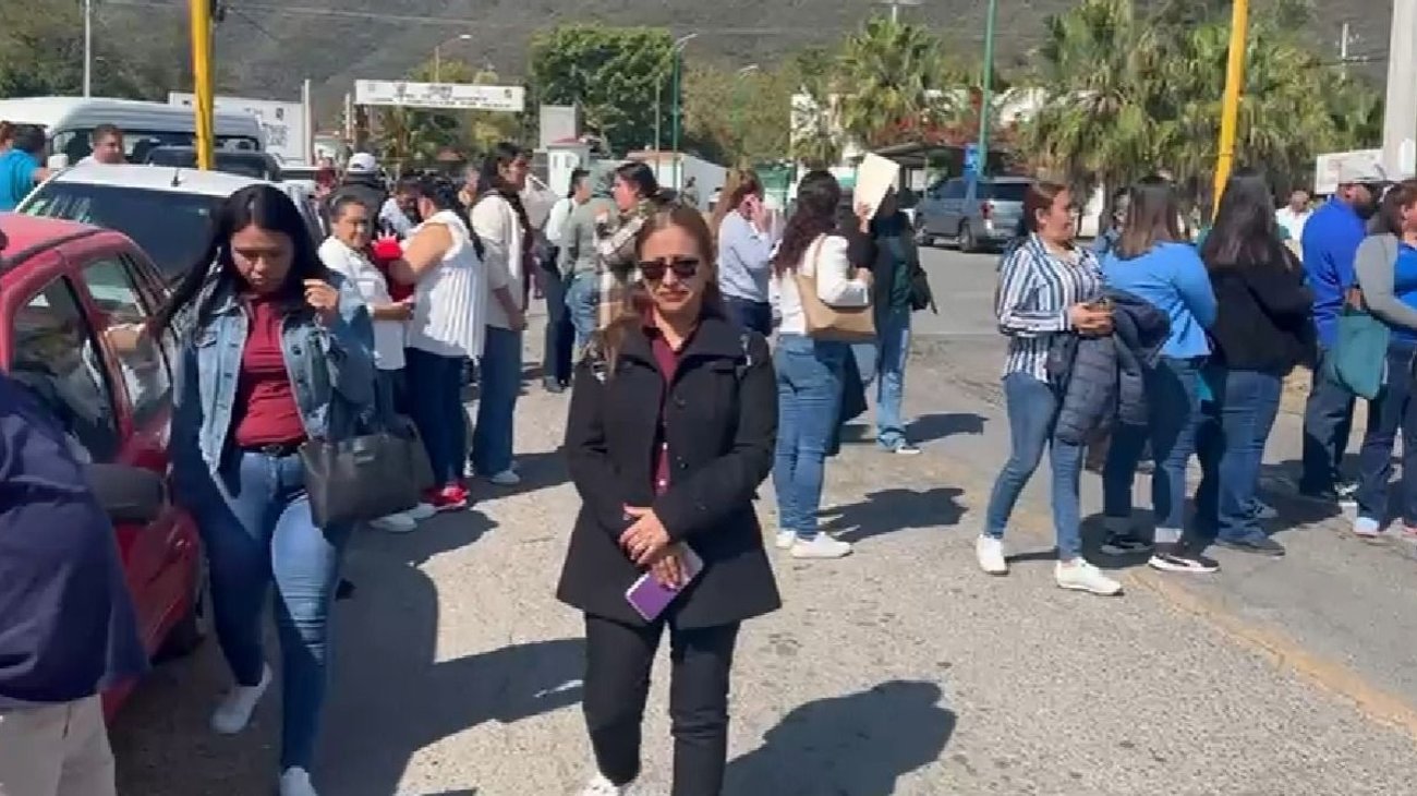 Docentes de Soto La Marina exigen respeto a derechos laborales