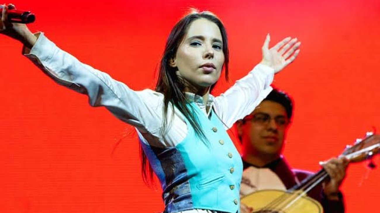 Majo Aguilar llega a la NFL y cantará el Himno Nacional