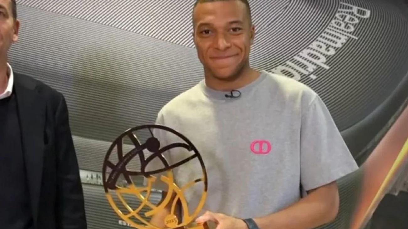 Mbappe, galardonado como mejor jugador francés en el extranjero