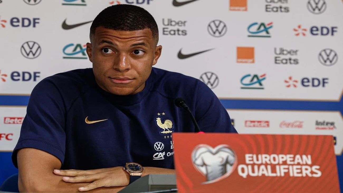 Mbappé ahora dice que podría renovar con el PSG