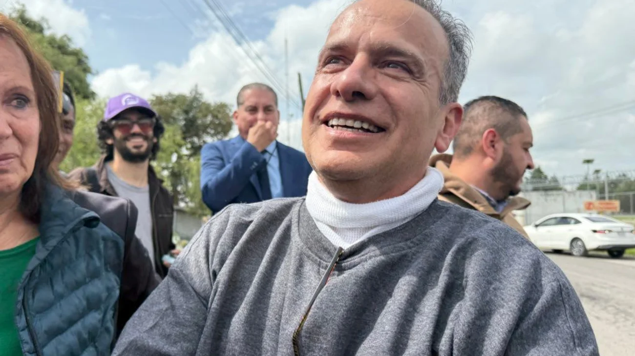 Me_debes_una_platica_Vallarta_manda_mensaje_a_Loret_de_Mola_46aa67cd31