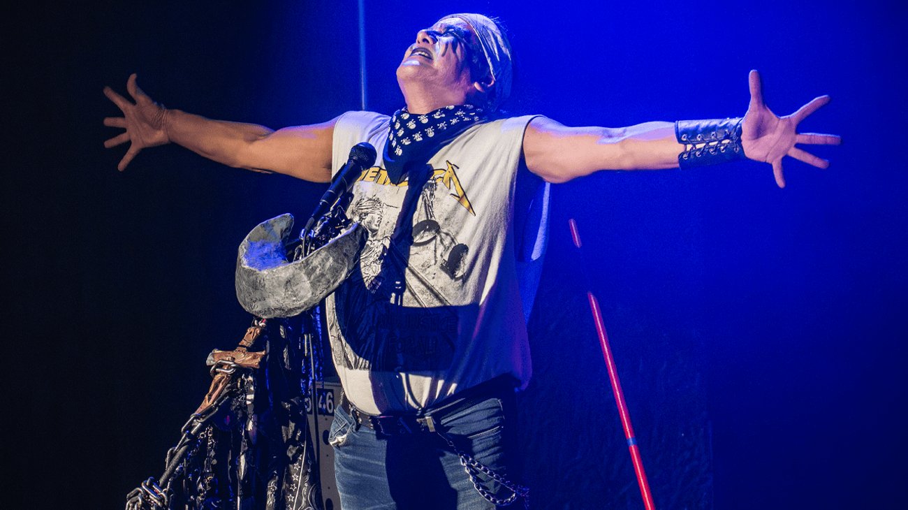 Metalero revive el Monterrey ochentero en el Teatro de la Ciudad