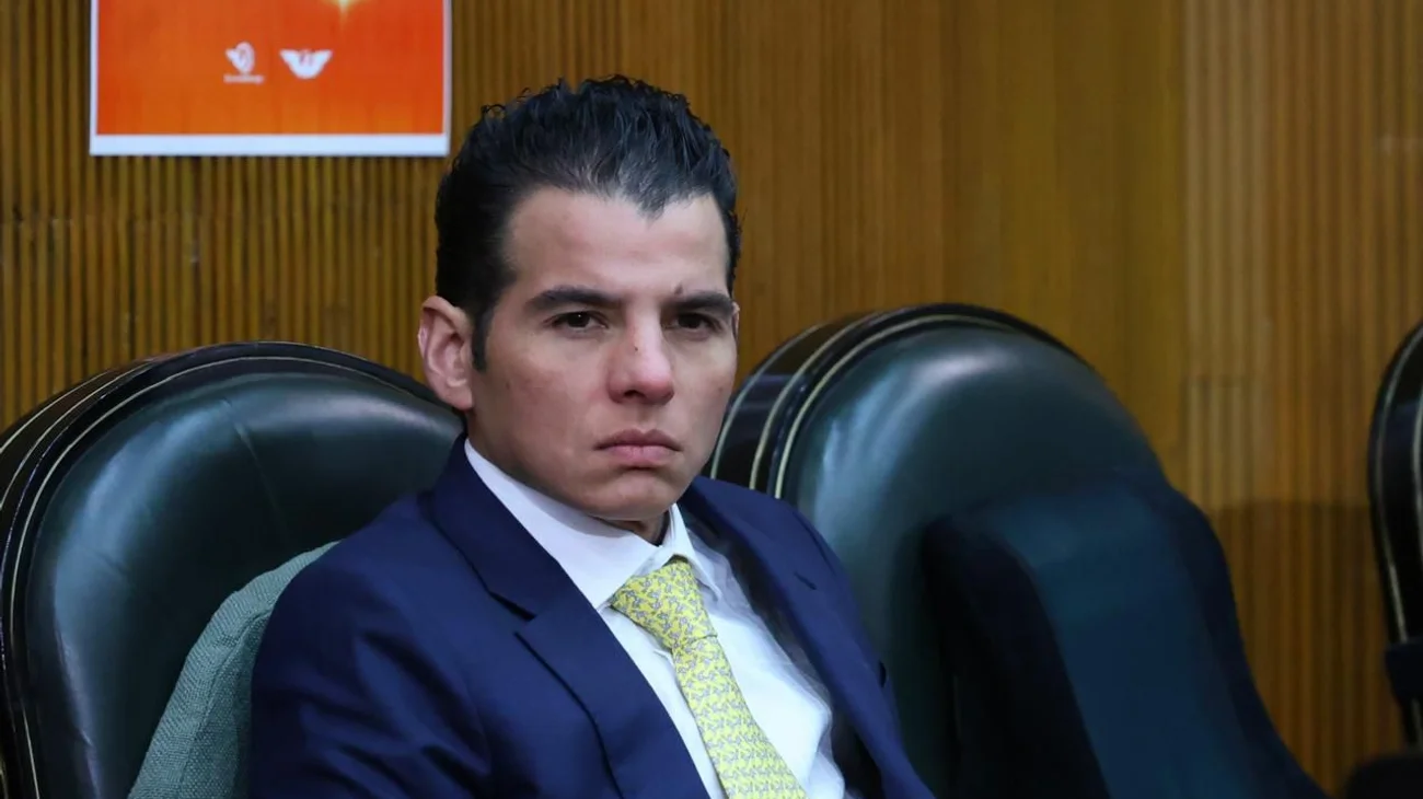 Pedirá licencia Mike Flores; lo sustituirá Glen Villarreal