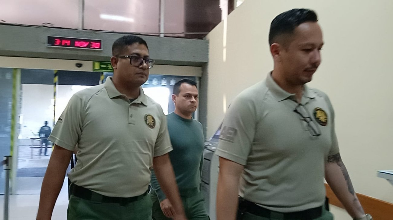 Acuden elementos de la AEI a investigar daños en Congreso