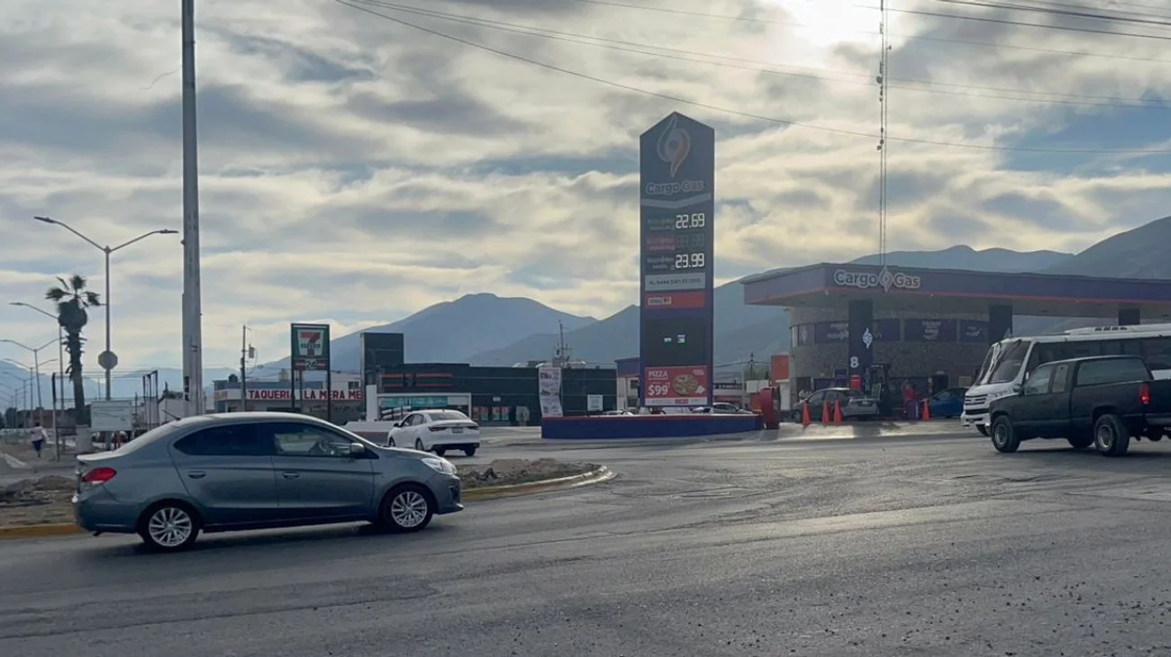 Inicia instalación de semáforos para mejorar vialidad en Saltillo