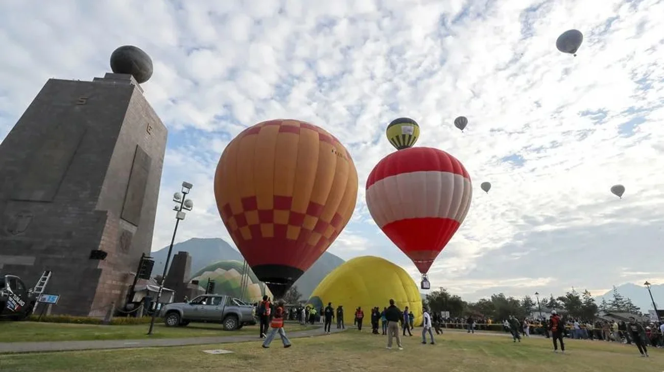 Mitad_del_mundo_globos_2_ea9430c4c0