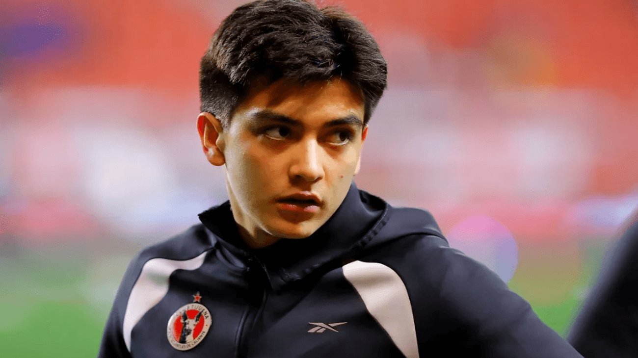 Gilberto Mora seguirá en Xolos hasta cumplir 18 años