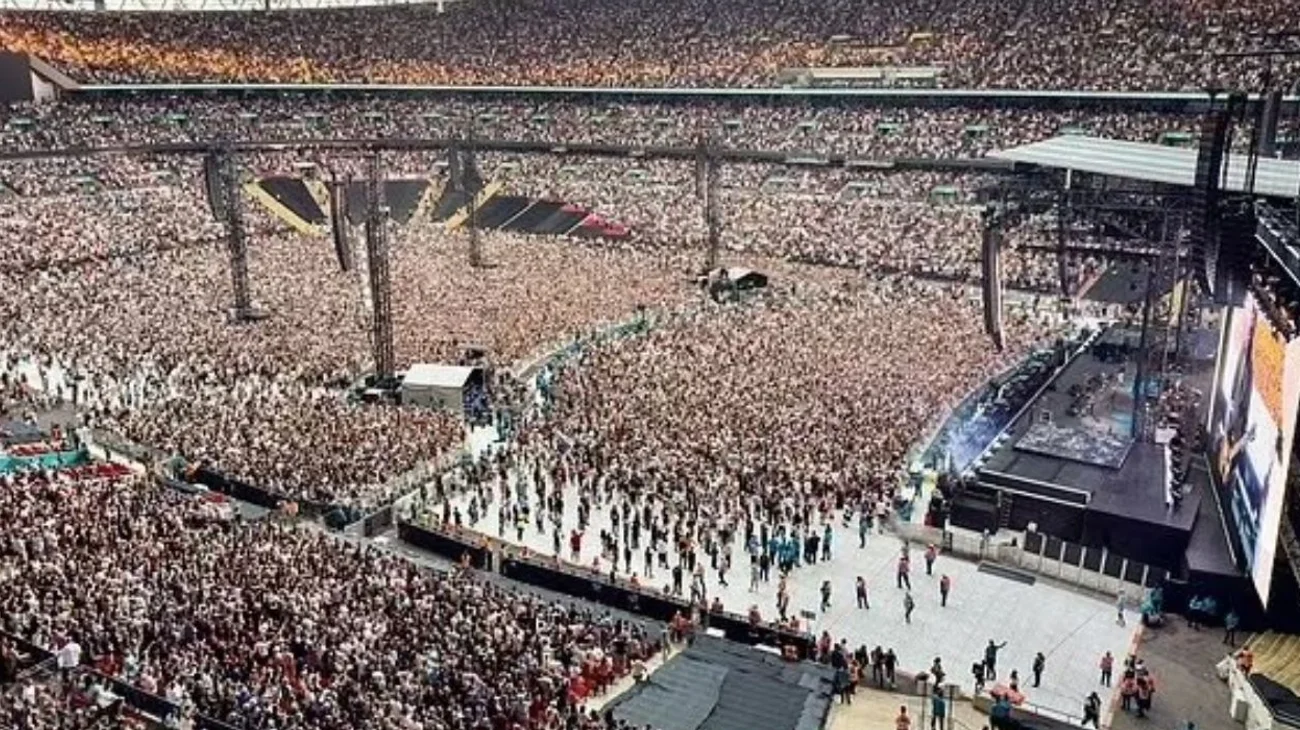 Muere hombre al caer de una grada durante concierto de Oasis