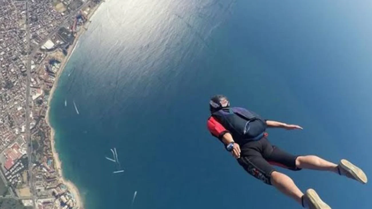 Muere hombre tras no abrirse paracaídas durante rodaje de filme