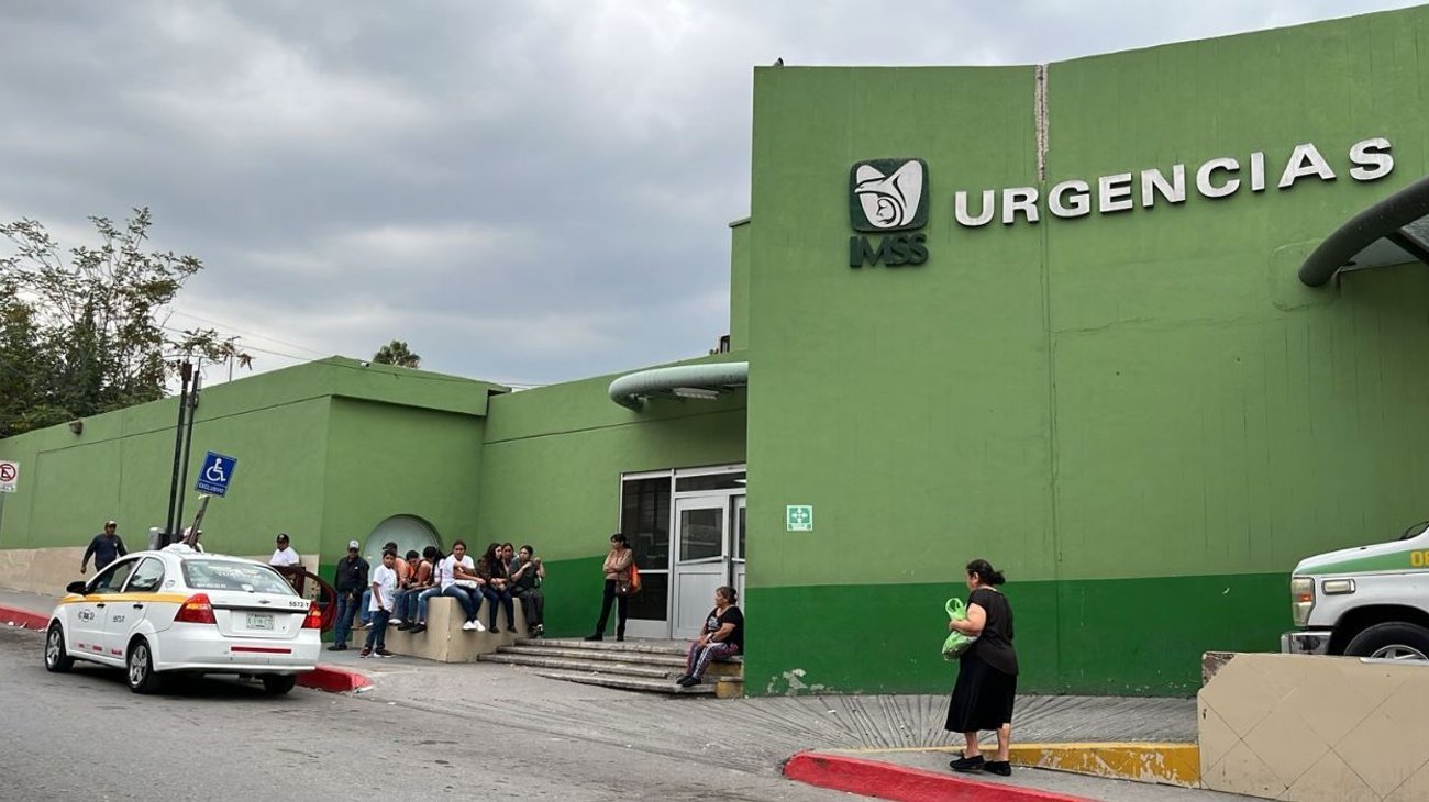 Muere paciente en baños del IMSS; era agente ministerial retirado