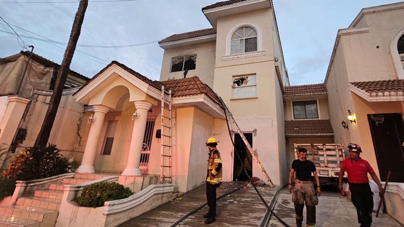 Muere una mujer y dos menores tras incendio en Monterrey
