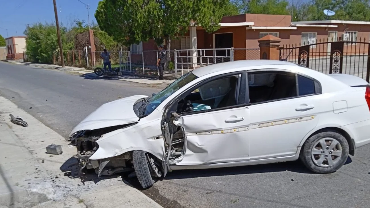 Mueren dos jovenes tras chocar contra un auto en Los Herreras