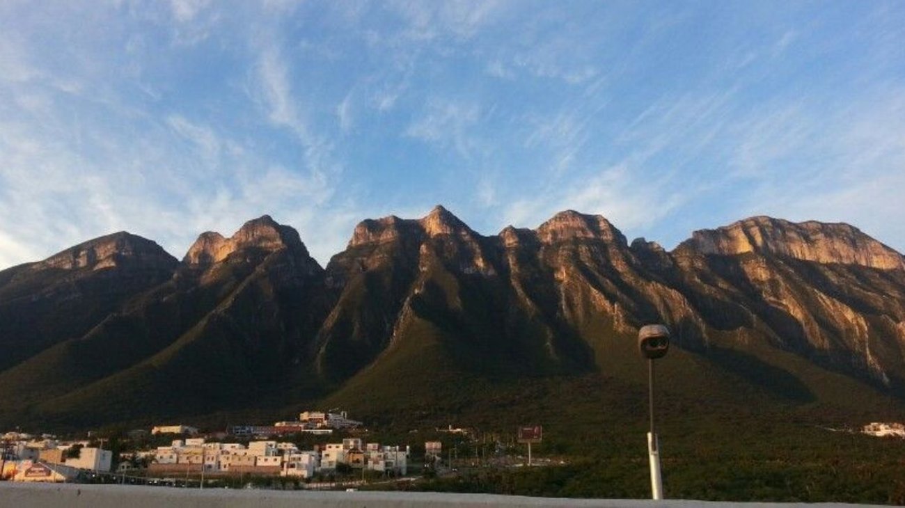 Mujer_cae_desde_20_metros_de_altura_en_Cerro_de_las_Mitras_22b21feeab