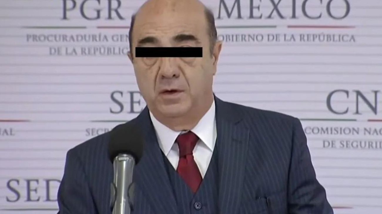 Ayotzinapa: Juez ordena prisión domiciliaria a Murillo Karam