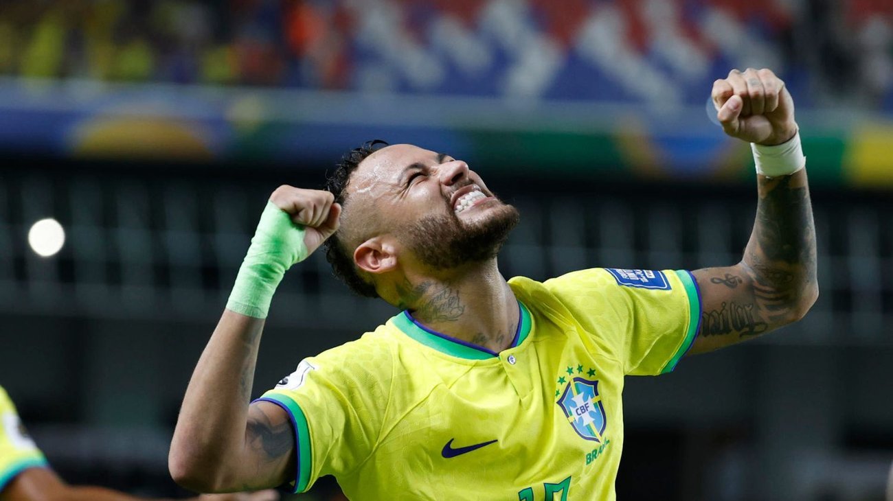 Neymar supera a Pelé como máximo goleador de la Selección