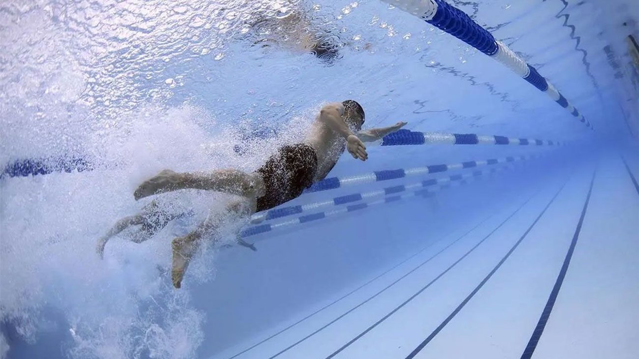 Doce niños sufren asfixia por nadar en una piscina con cloro
