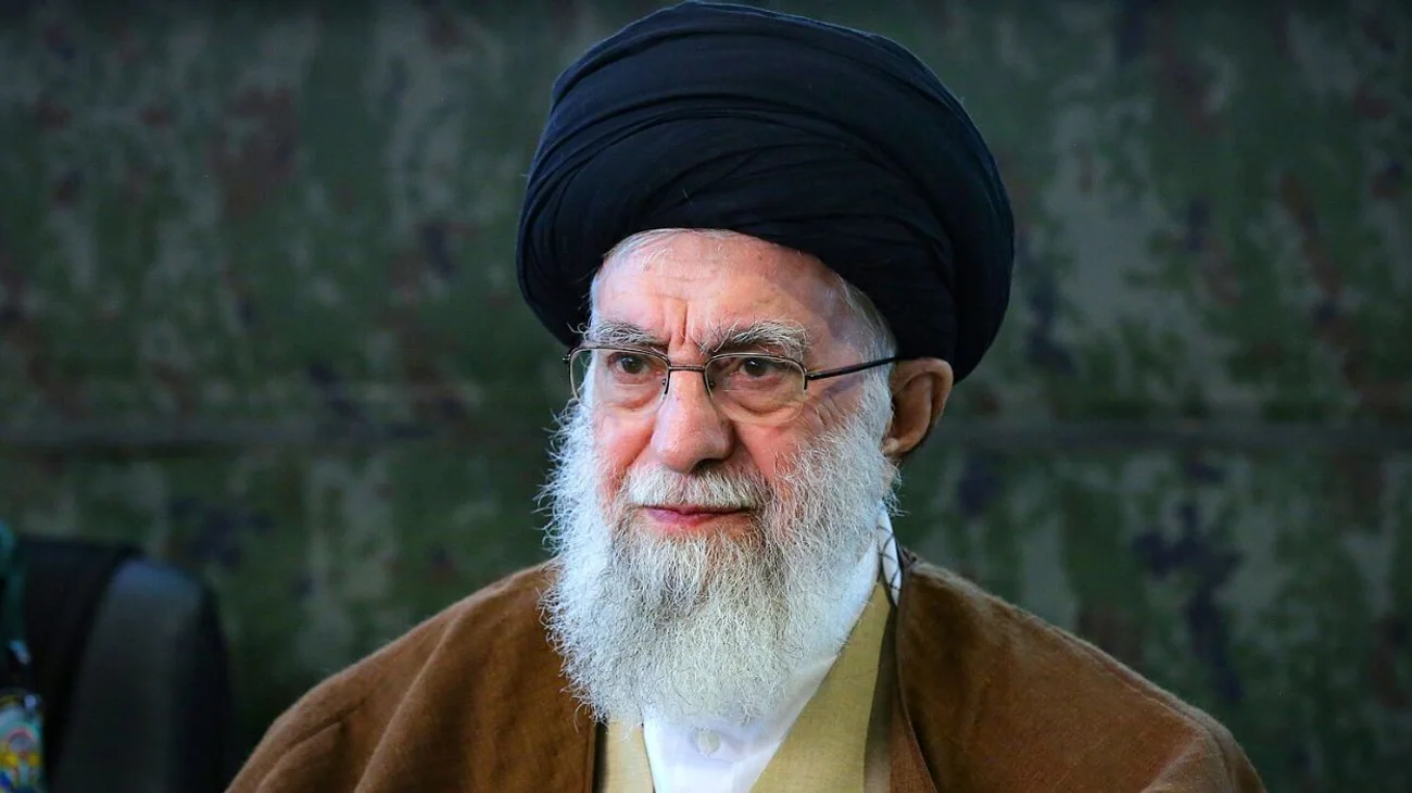 Nombra Ali Jameneí a posibles sucesores por si lo asesinan