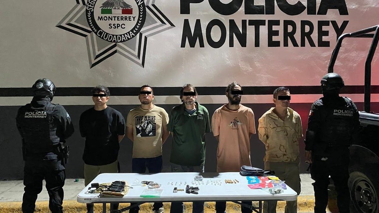 Clausuran bares en Monterrey y detienen a ocho personas