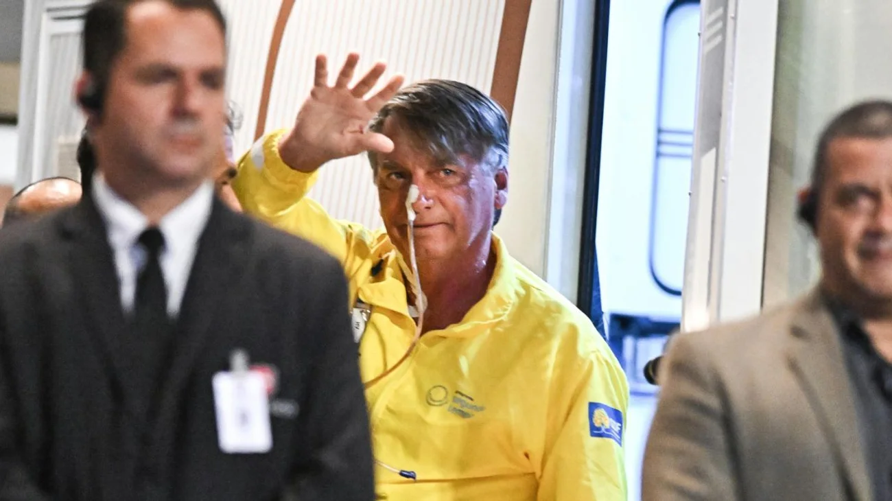 Operan a Bolsonaro por una subobstrucción intestinal en Brasilia